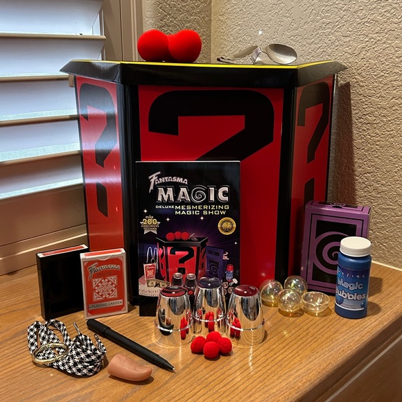 Fantasma Magic Deluxe Mesmerizing Magic Show Set - Picture 3 of 13
